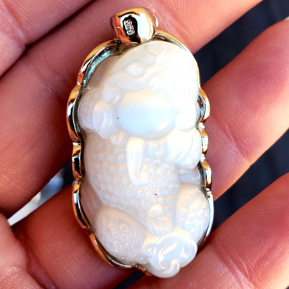 New Carved White Cat Eye Lion 925 Silver Prosperity Pendant.